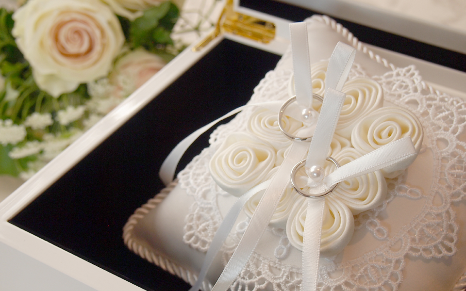 リングピローとは？結婚式の演出と選び方