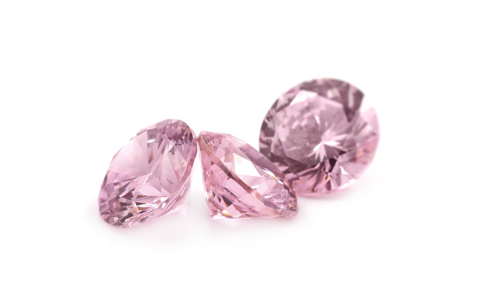 ピンクダイヤとは？希少性と魅力、婚約指輪で選ばれる理由を丁寧に解説