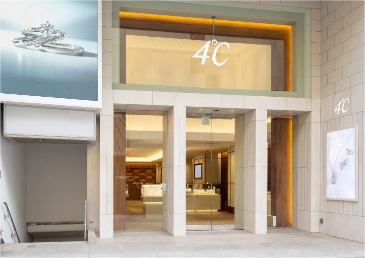 お近くの店舗へ来店する