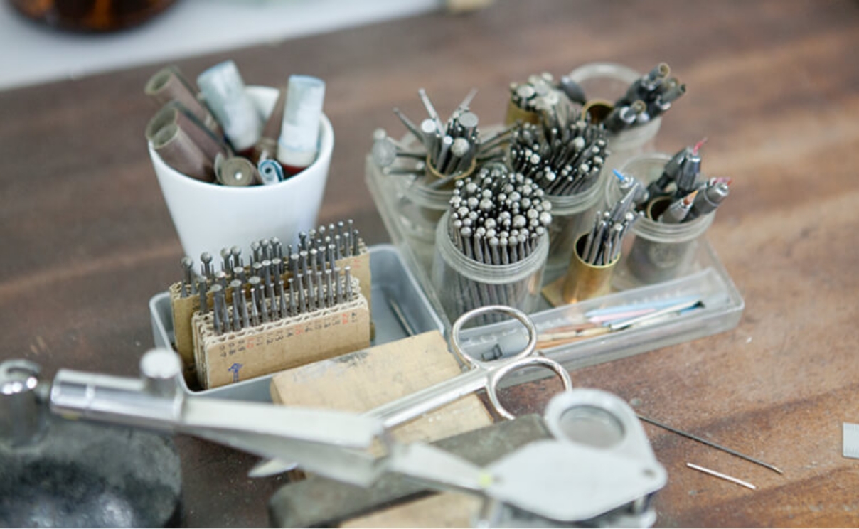 やわらかくしなやかな曲線。立体的なフォルム。