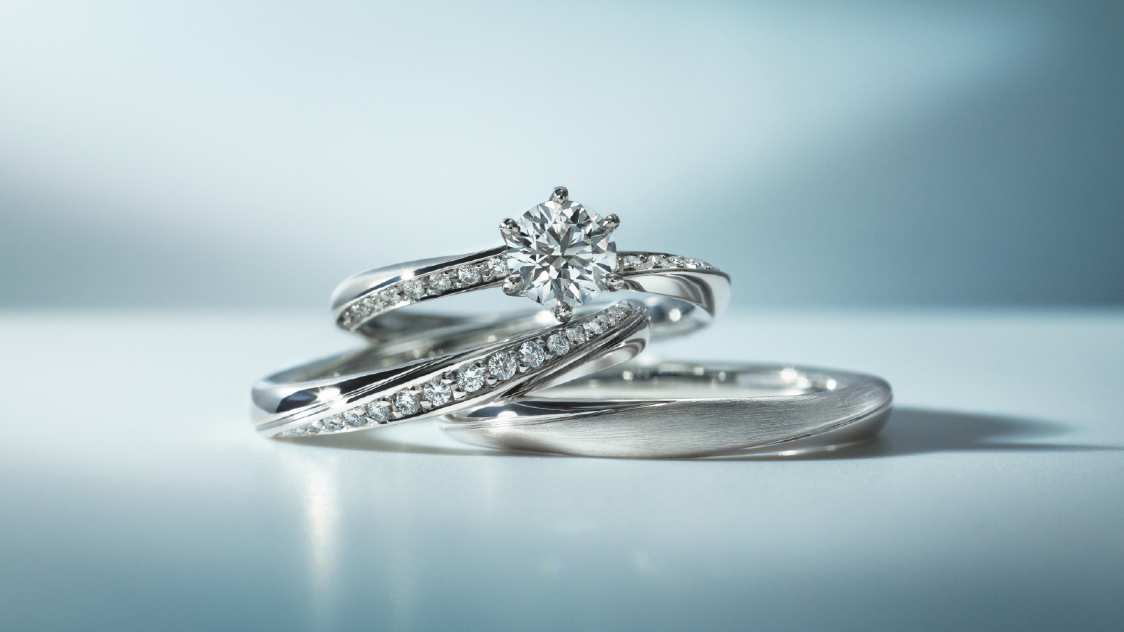 たったひとつの愛を誓うために選び抜かれた素材。「４℃ダイヤモンド」と「４℃プレミアムプラチナ」。