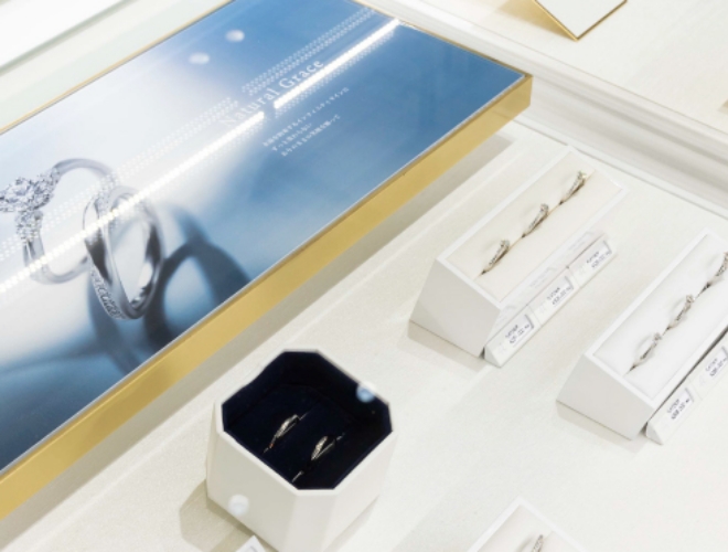 美しく並んだブライダルジュエリーデザインに込められたストーリーもご紹介